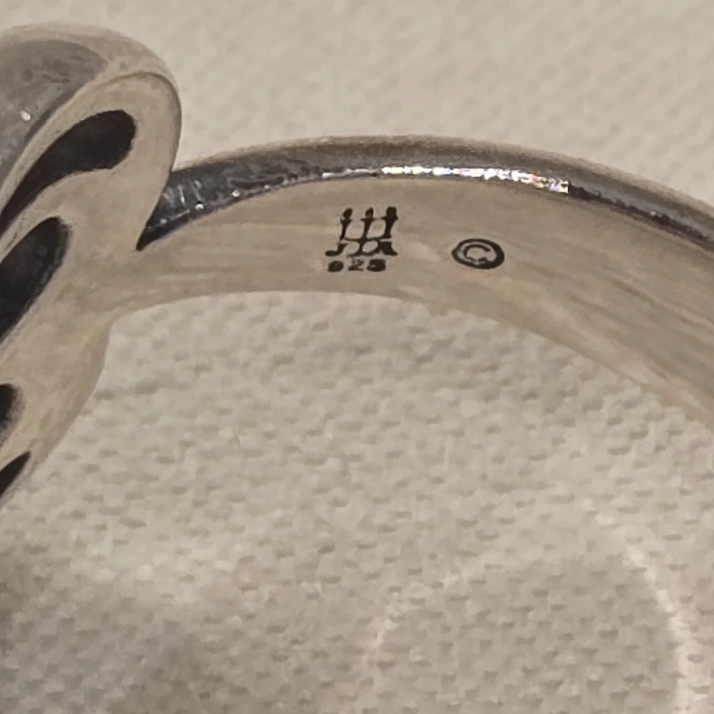 Elegant Silver Heart Ring - Picture 3 of 6